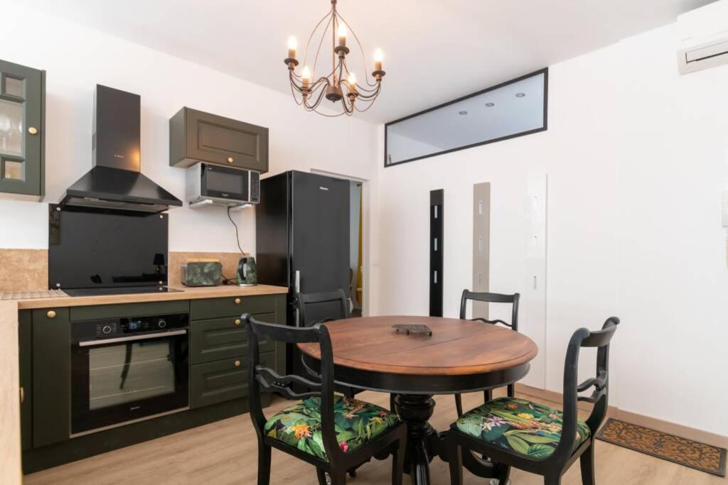 Bien D'Exception En Face Du Palais Des Papes Apartment อาวีญง ภายนอก รูปภาพ